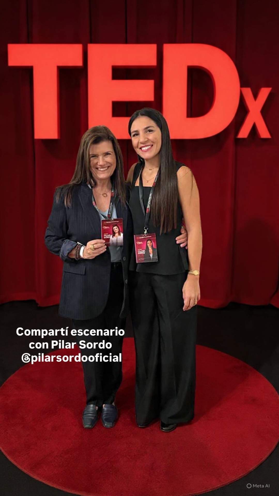 Clari Pérez junto a Pilar Sordo en el escenario de TEDx